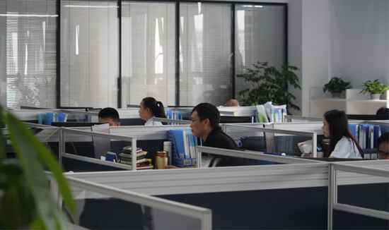 專業(yè)的團(tuán)隊(duì)，提供全方位的售前售中售后服務(wù)